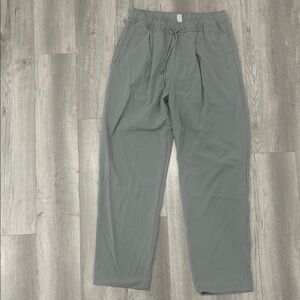 Old Navy - High Rise Billie pants - Silver sage - Size M Tall